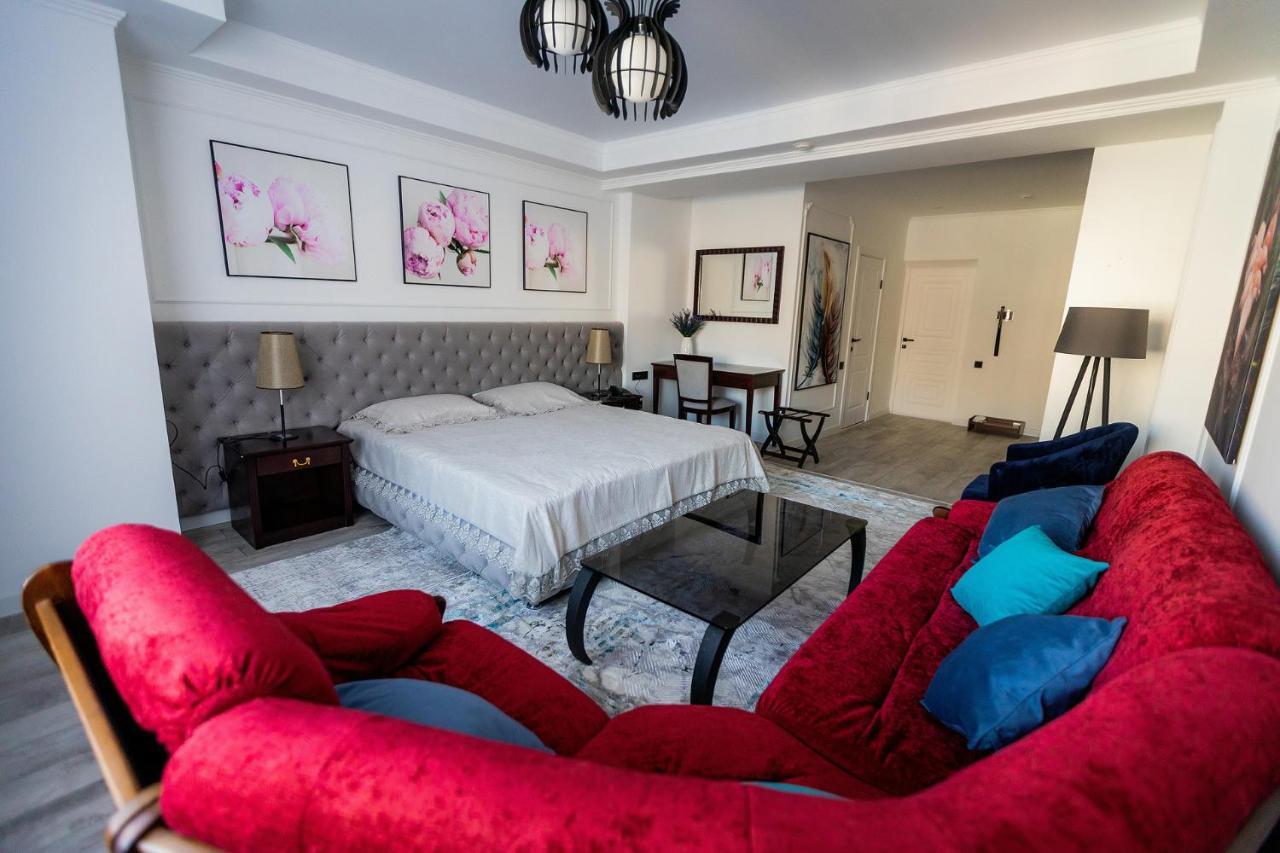 Metelitsa Hotel Karagandy エクステリア 写真