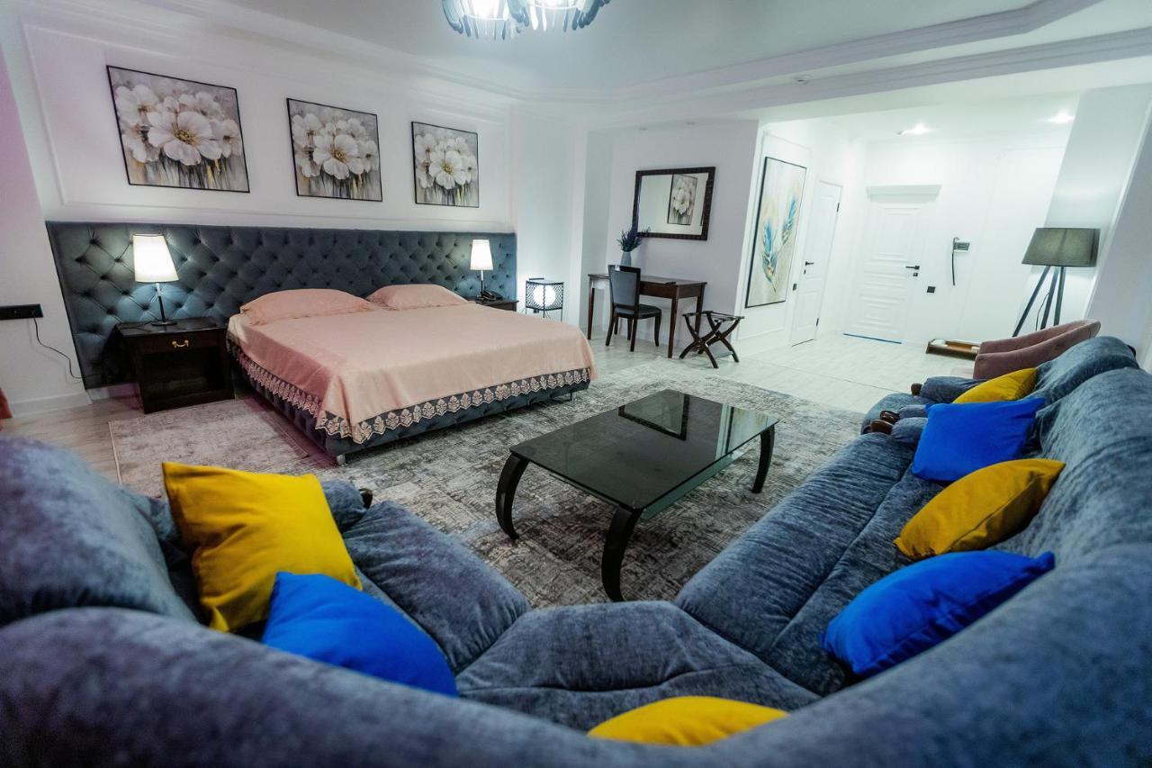 Metelitsa Hotel Karagandy エクステリア 写真
