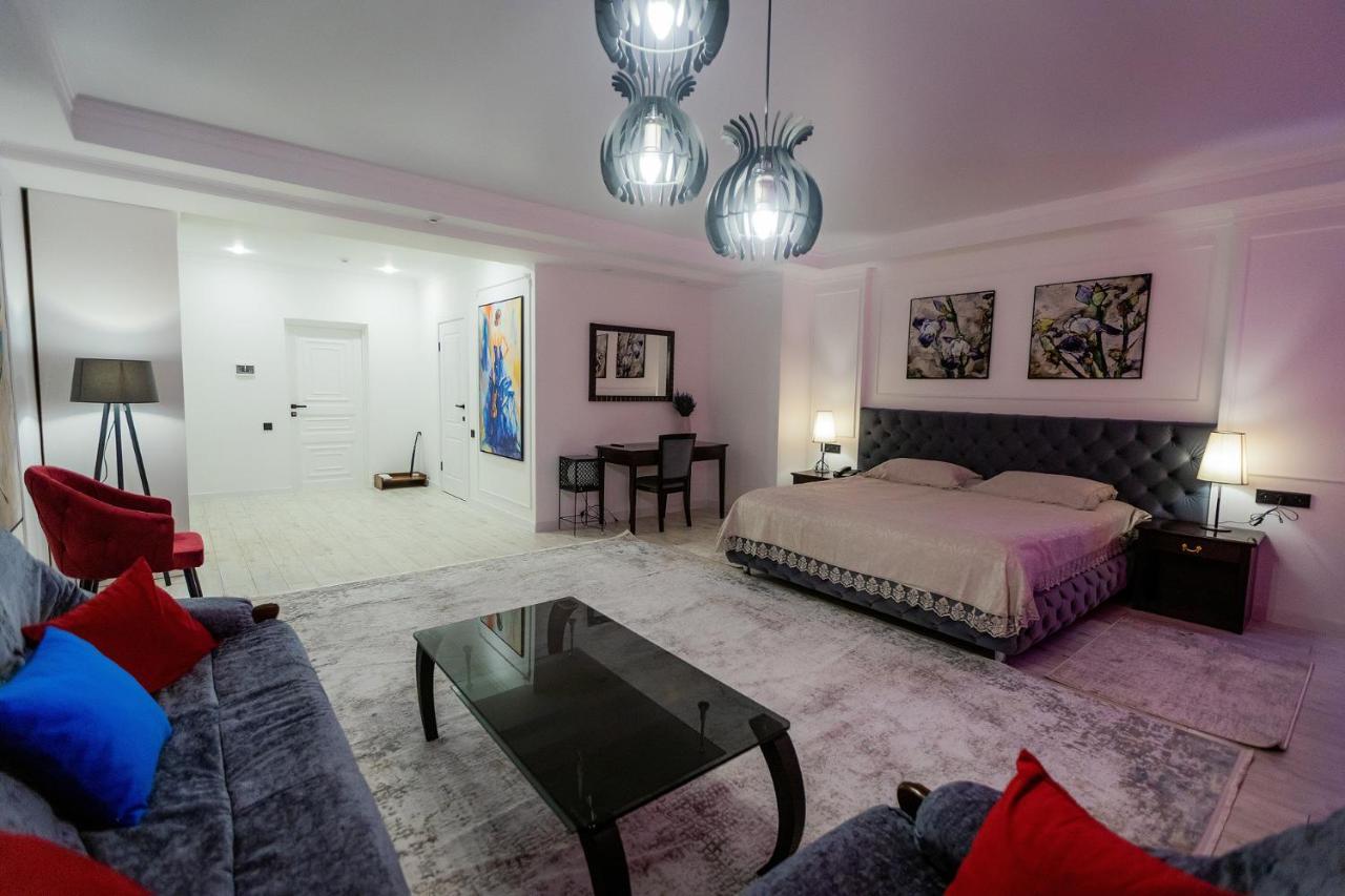 Metelitsa Hotel Karagandy エクステリア 写真