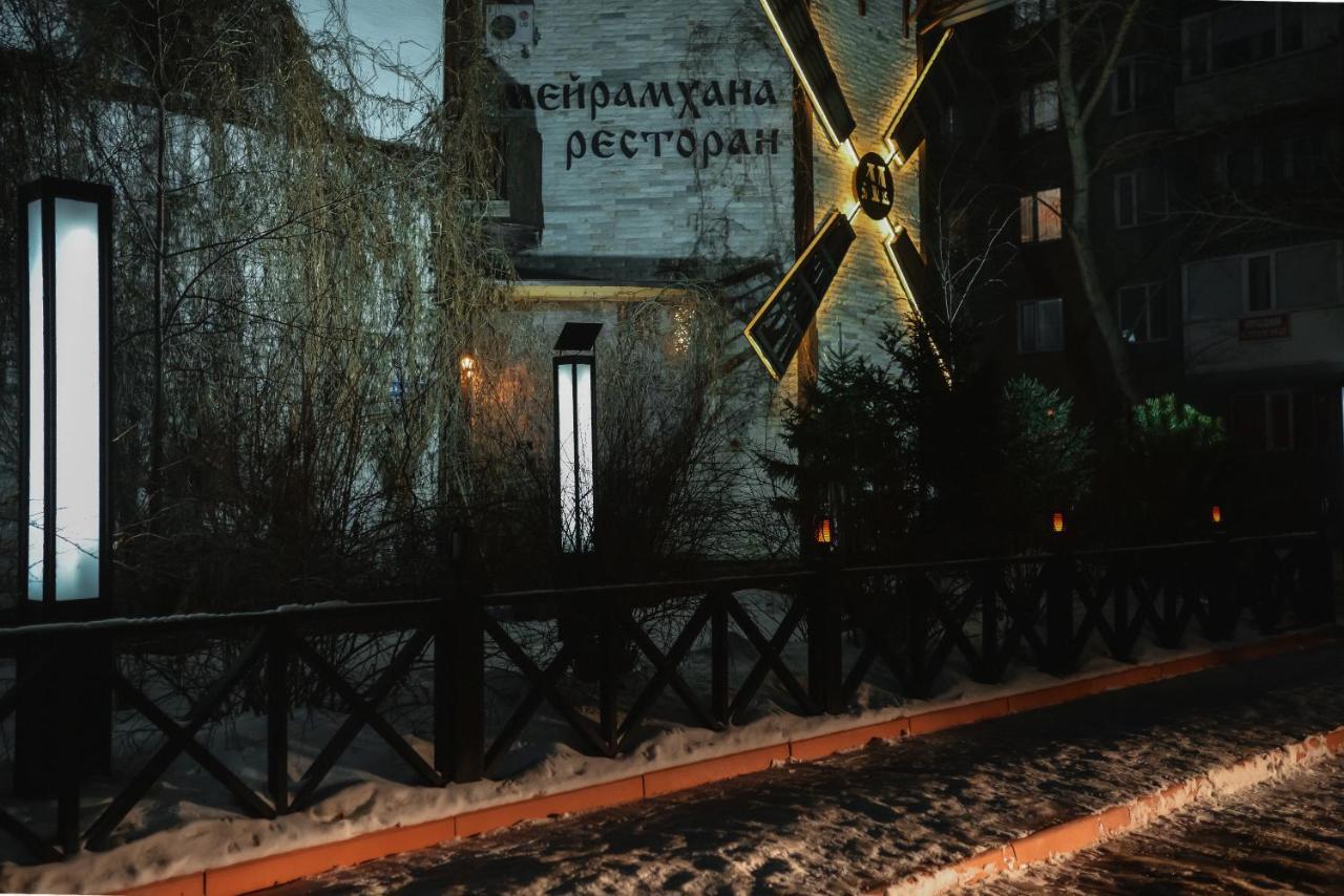 Metelitsa Hotel Karagandy エクステリア 写真