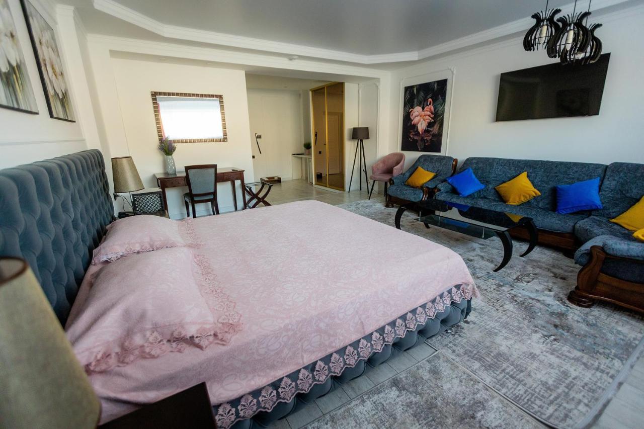 Metelitsa Hotel Karagandy エクステリア 写真