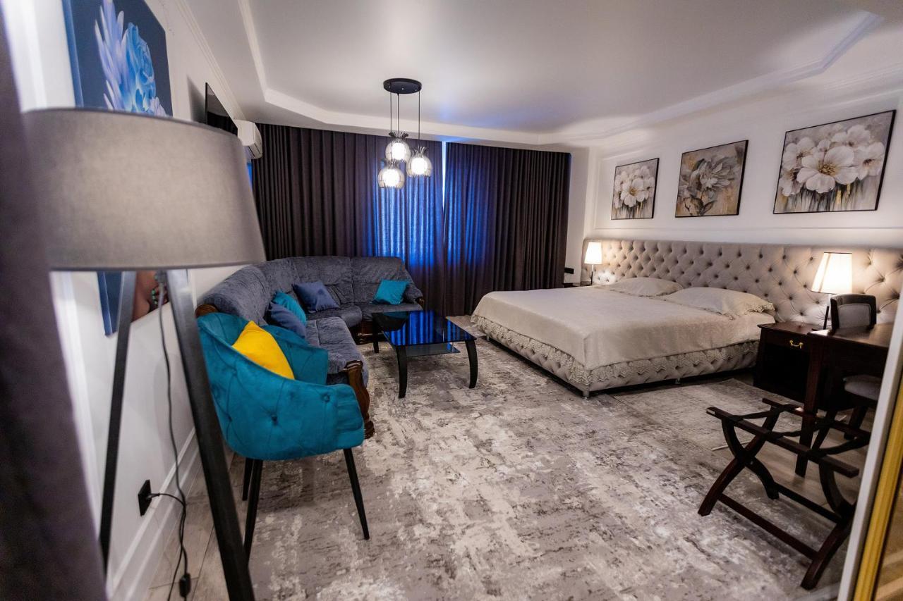 Metelitsa Hotel Karagandy エクステリア 写真
