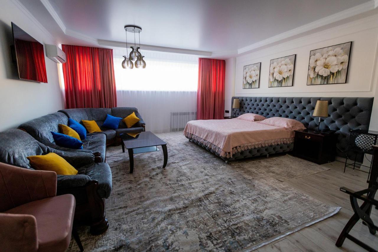 Metelitsa Hotel Karagandy エクステリア 写真