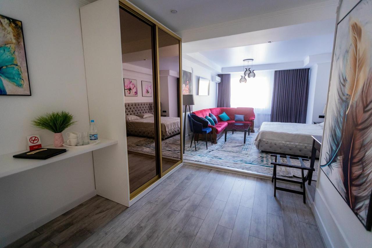 Metelitsa Hotel Karagandy エクステリア 写真
