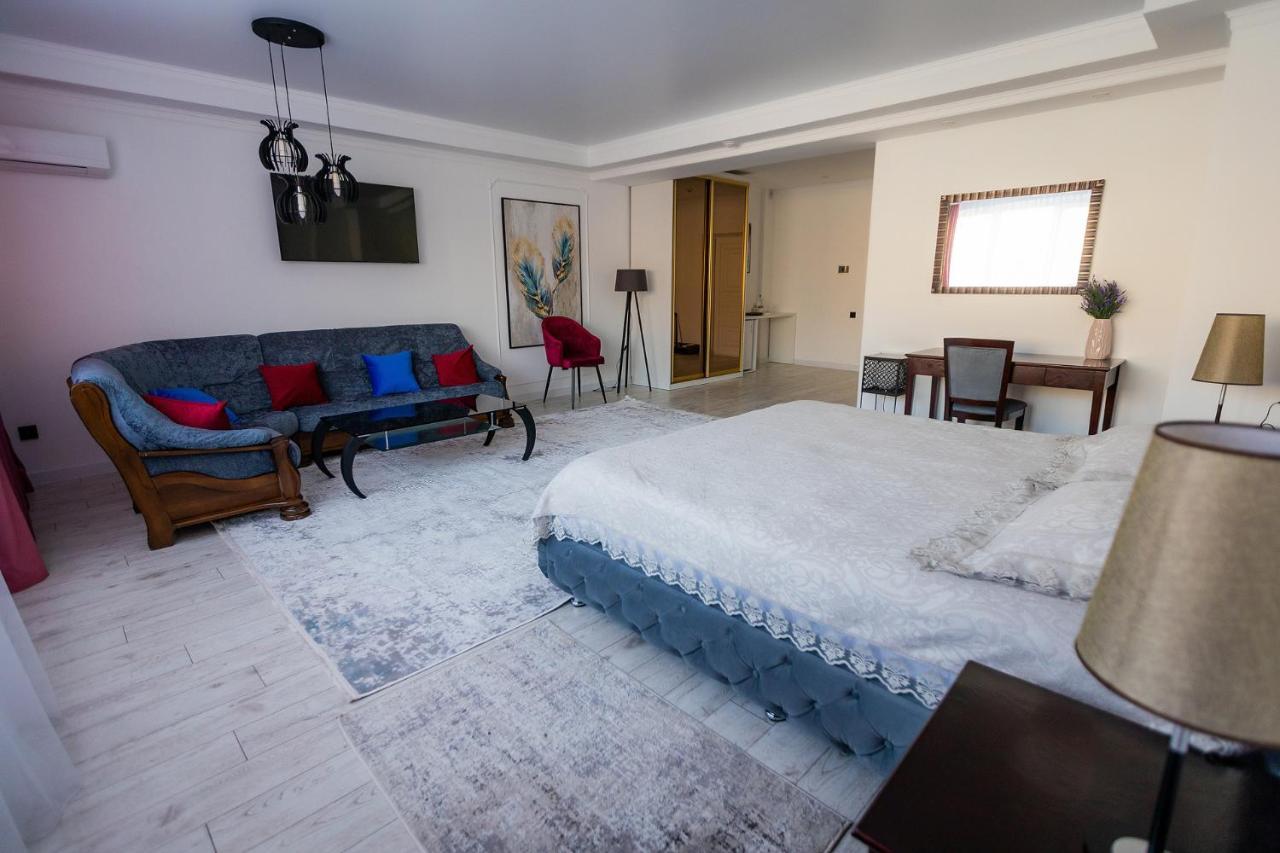 Metelitsa Hotel Karagandy エクステリア 写真