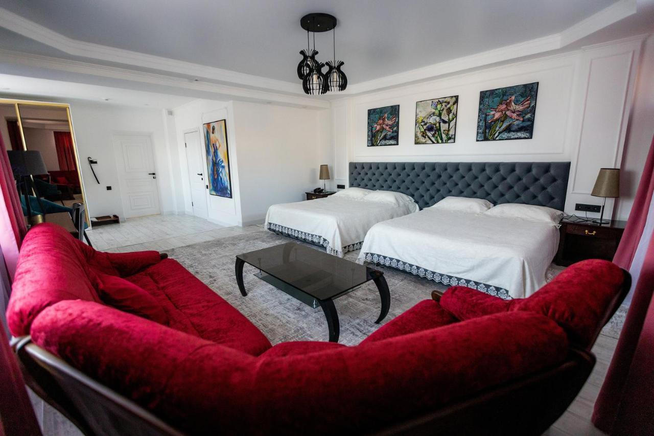 Metelitsa Hotel Karagandy エクステリア 写真