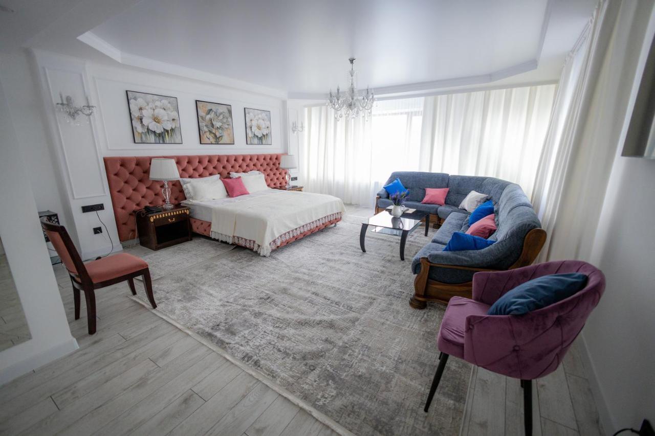 Metelitsa Hotel Karagandy エクステリア 写真