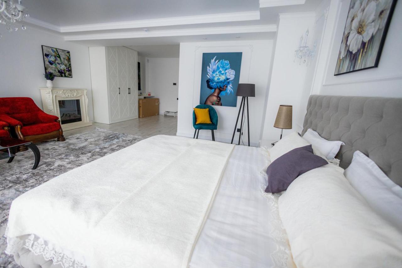 Metelitsa Hotel Karagandy エクステリア 写真