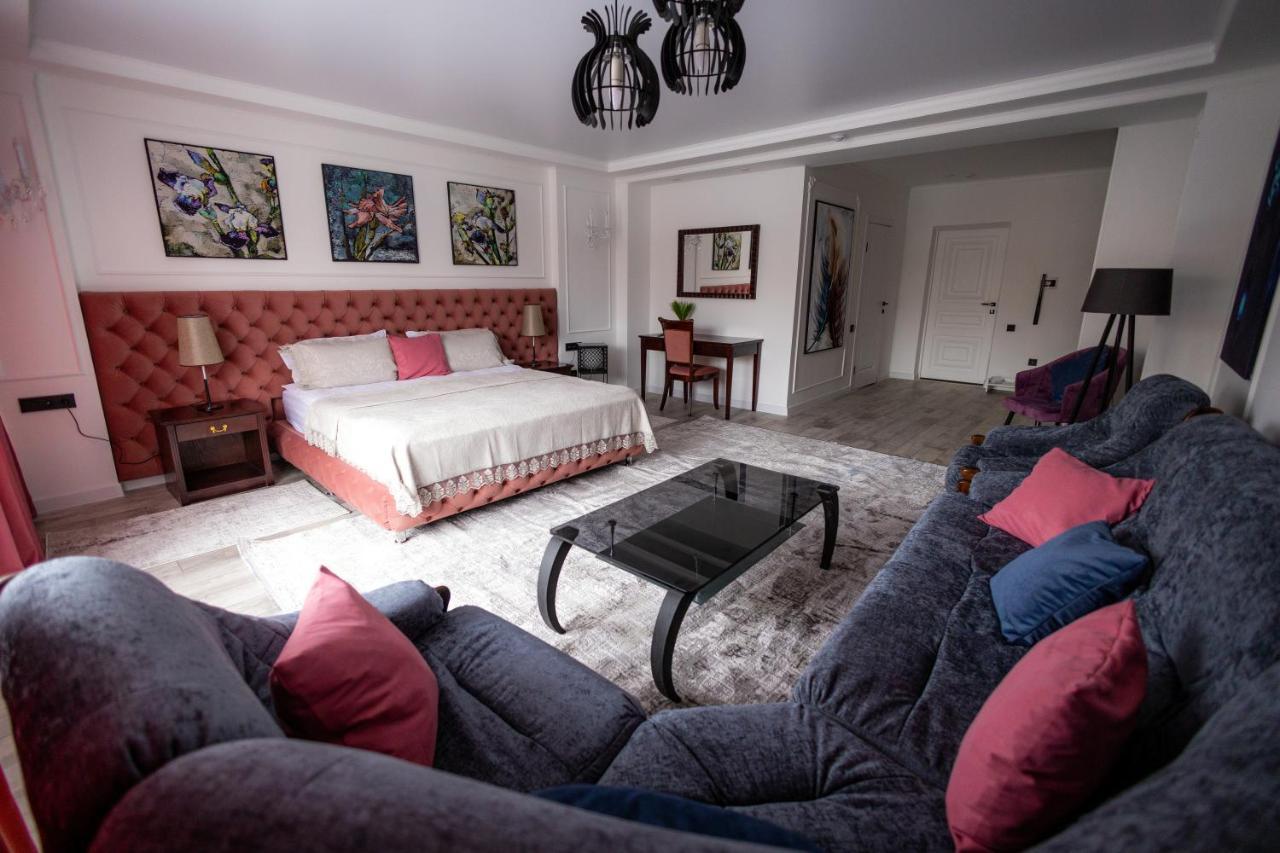 Metelitsa Hotel Karagandy エクステリア 写真
