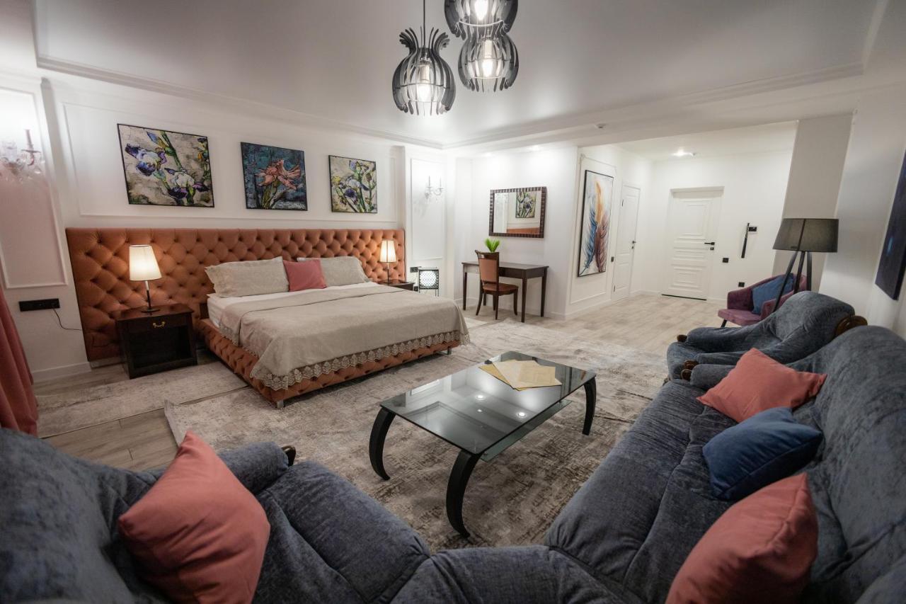 Metelitsa Hotel Karagandy エクステリア 写真