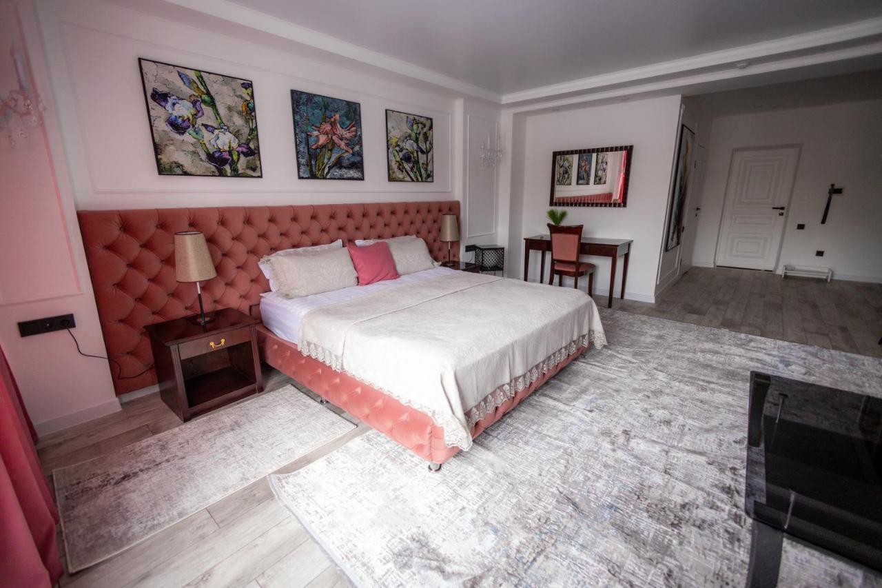 Metelitsa Hotel Karagandy エクステリア 写真