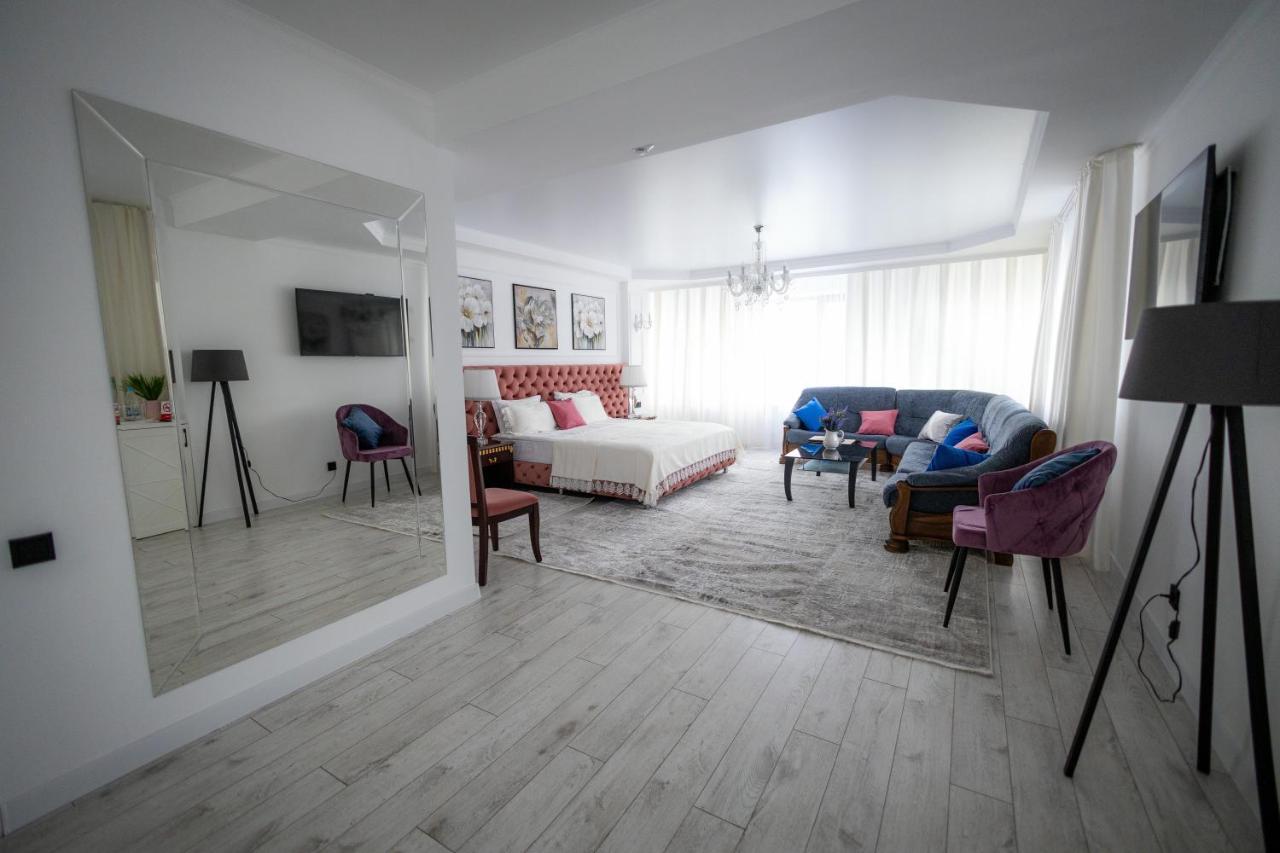 Metelitsa Hotel Karagandy エクステリア 写真