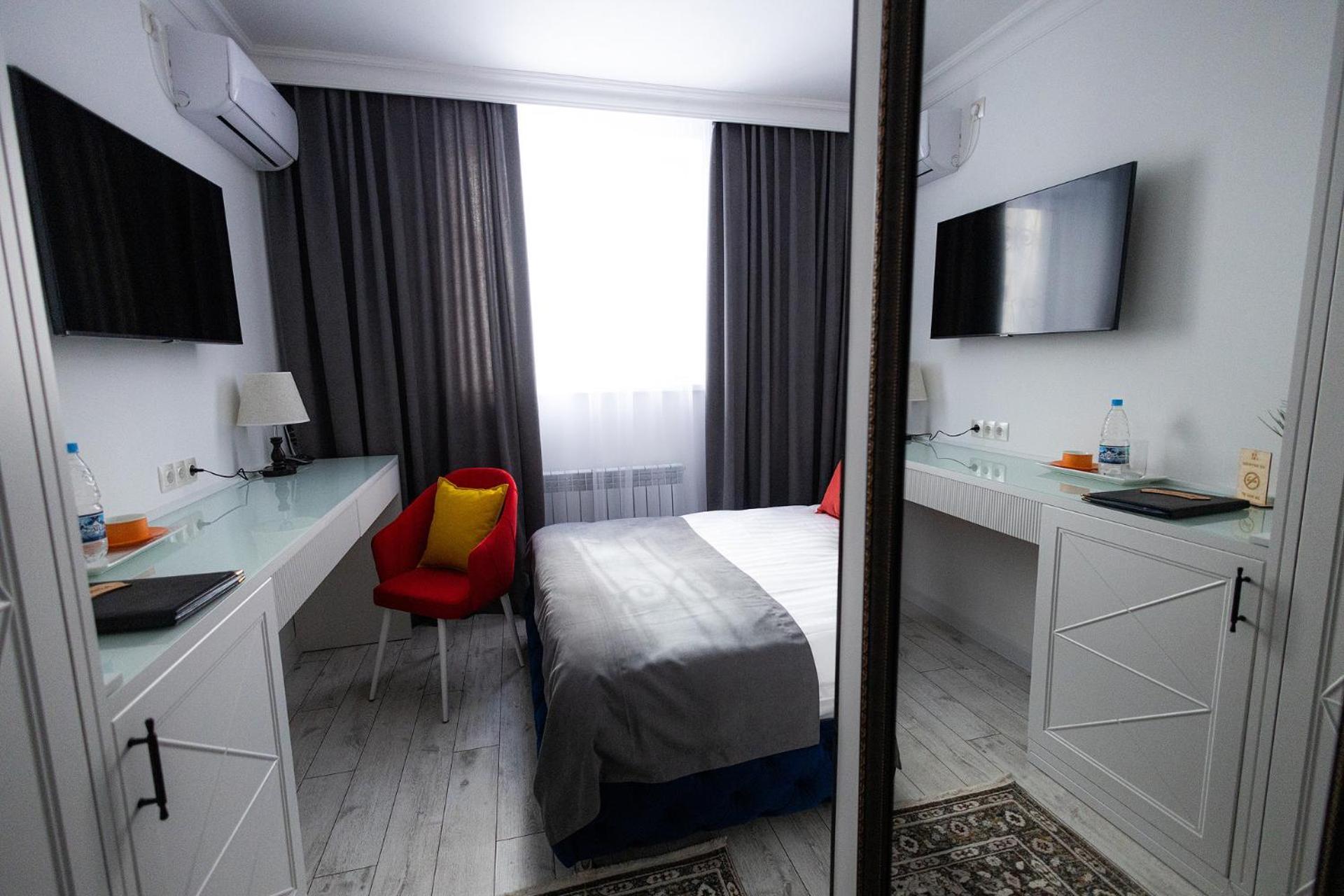 Metelitsa Hotel Karagandy エクステリア 写真