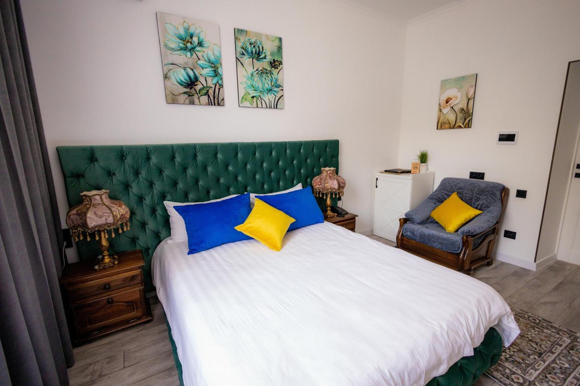 Metelitsa Hotel Karagandy エクステリア 写真