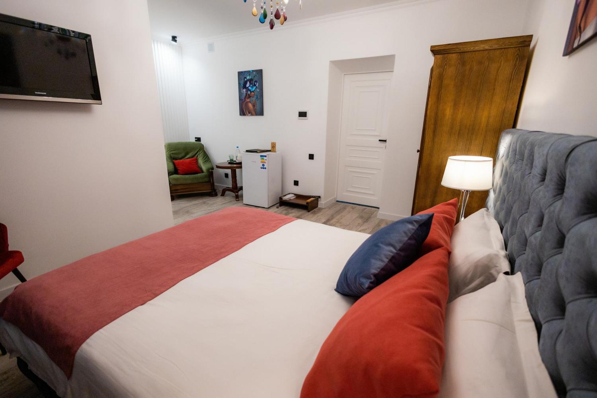 Metelitsa Hotel Karagandy エクステリア 写真