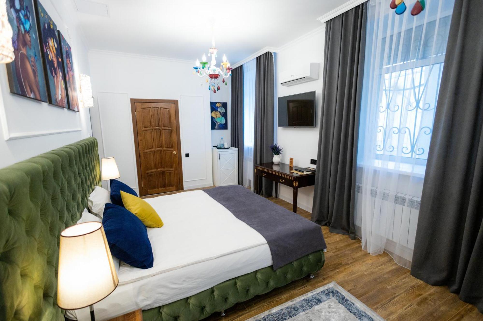 Metelitsa Hotel Karagandy エクステリア 写真