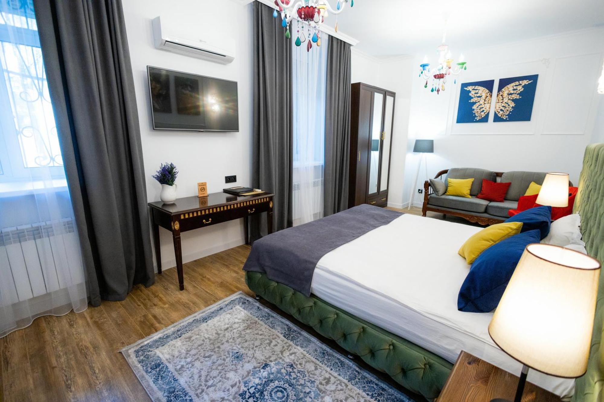 Metelitsa Hotel Karagandy エクステリア 写真