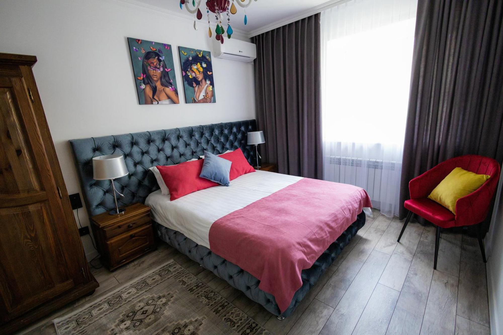 Metelitsa Hotel Karagandy エクステリア 写真