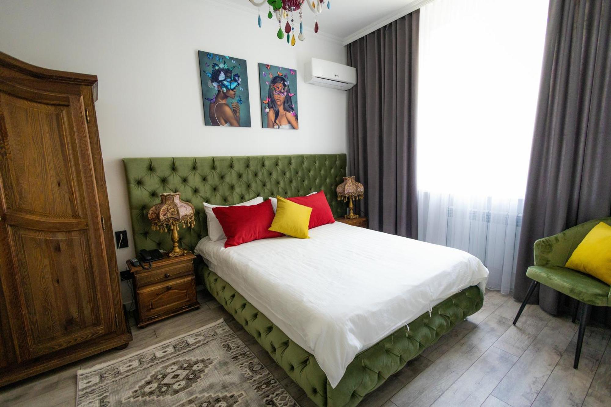Metelitsa Hotel Karagandy エクステリア 写真