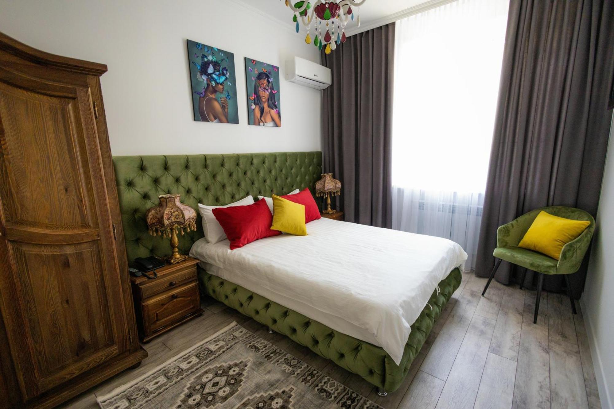 Metelitsa Hotel Karagandy エクステリア 写真