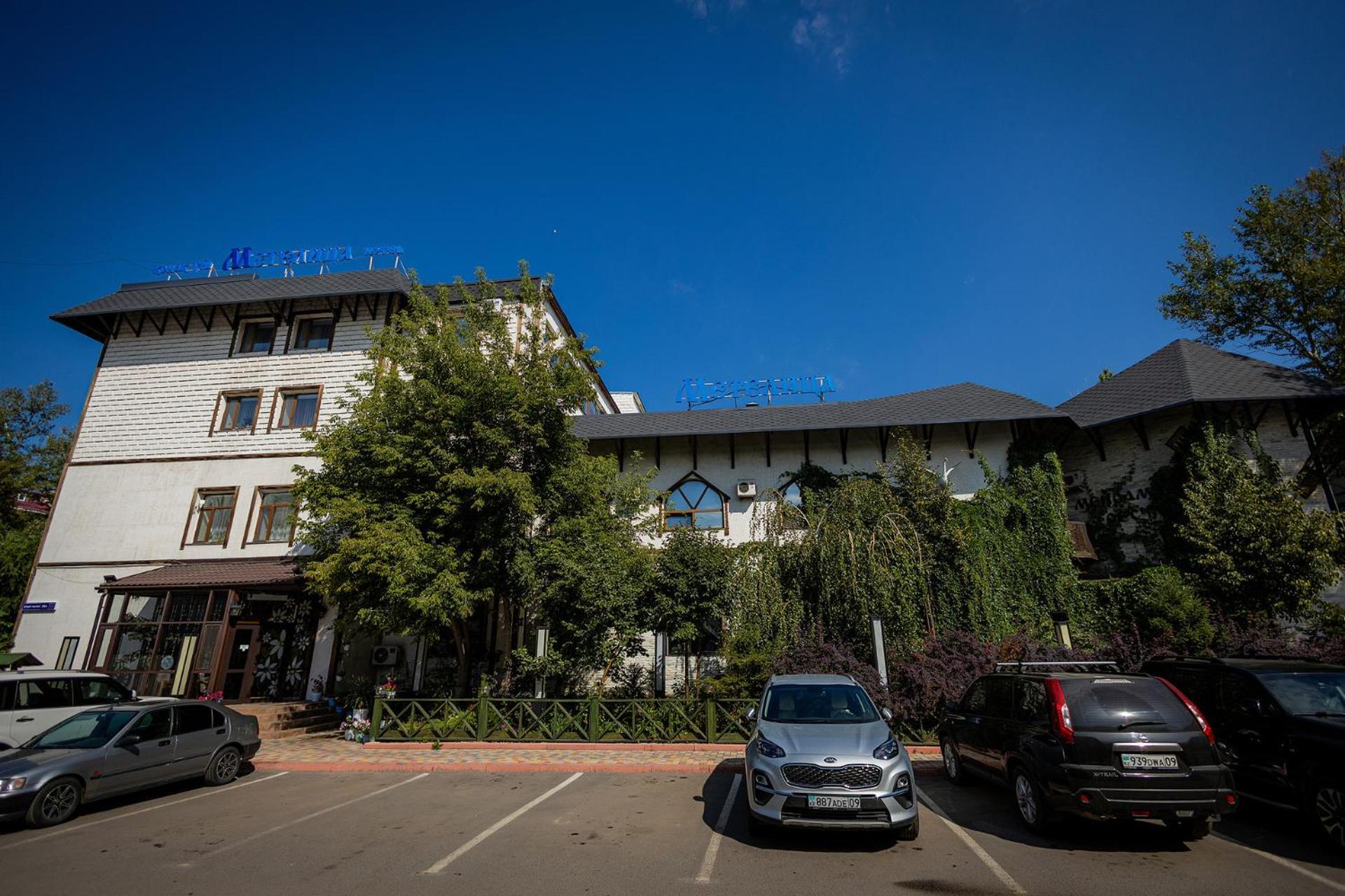 Metelitsa Hotel Karagandy エクステリア 写真