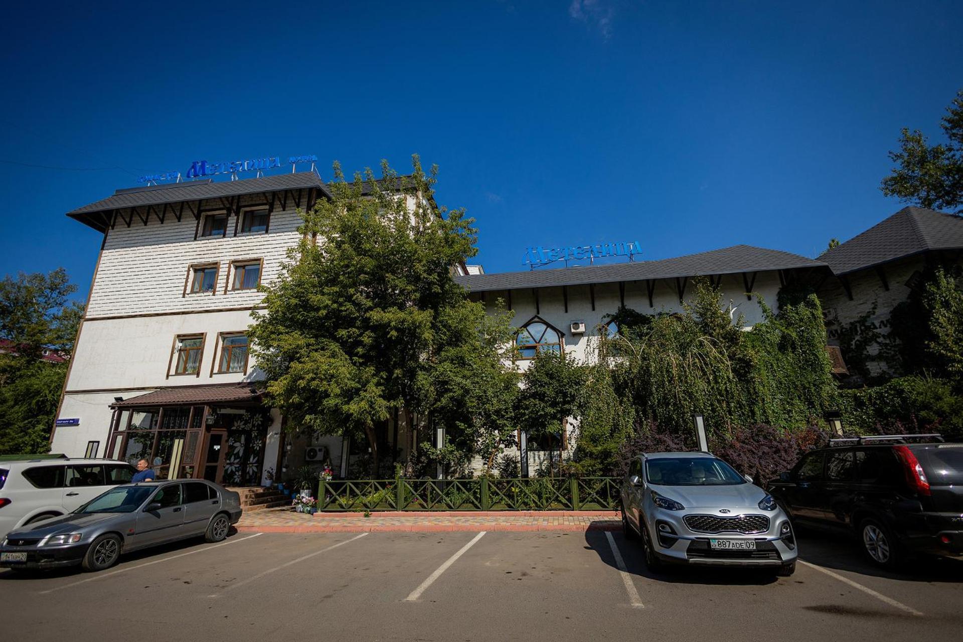 Metelitsa Hotel Karagandy エクステリア 写真
